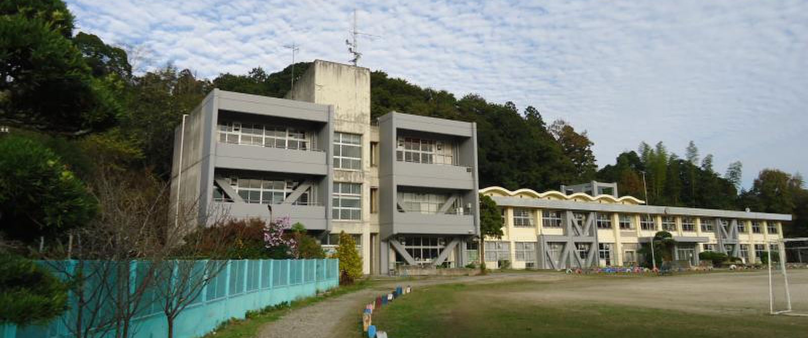 廃校の教室を畑として再利用